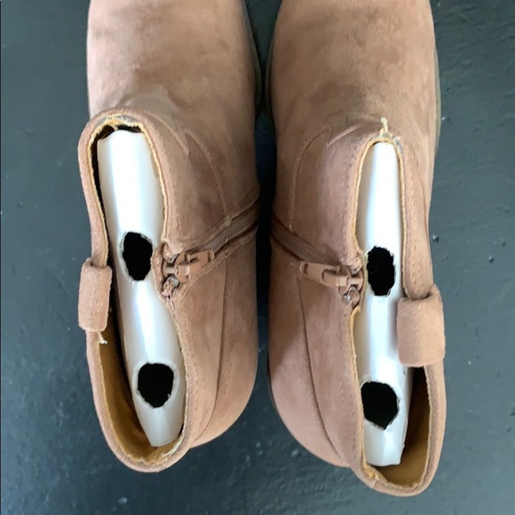 Heeled Bootie with zipper in tan/camel - Picture 3 of 5